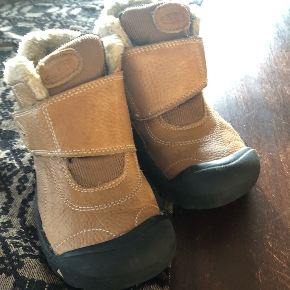 Boys Keen Size 1 boots